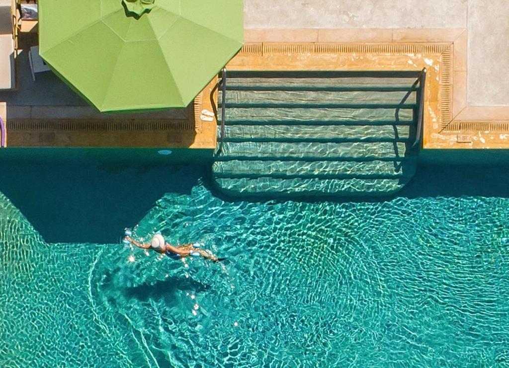 Hoteluri cu piscina pe plaja Atena
