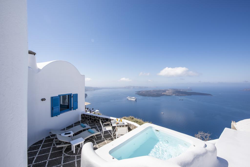 Aqua Luxury Suites