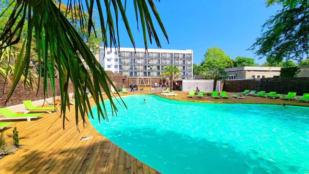 Mojo Resort