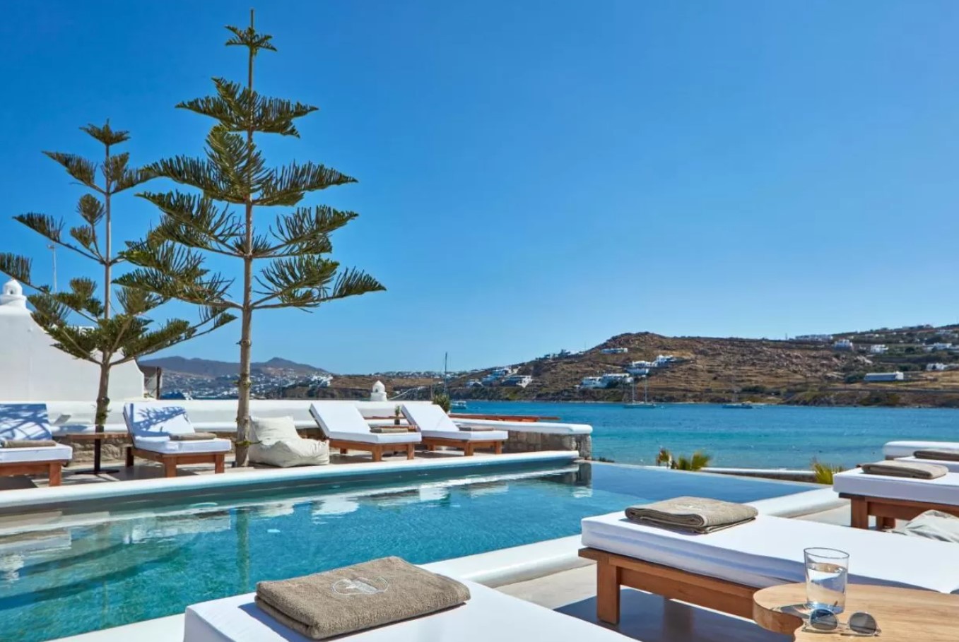 Mykonos Waves Beach House & Suites