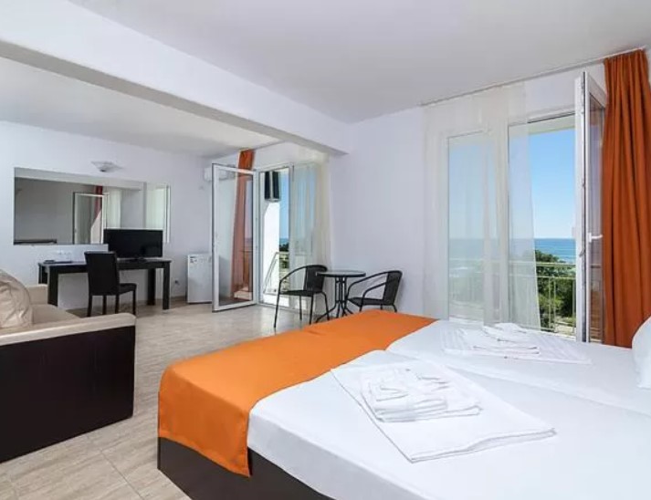Hotel Cosmos