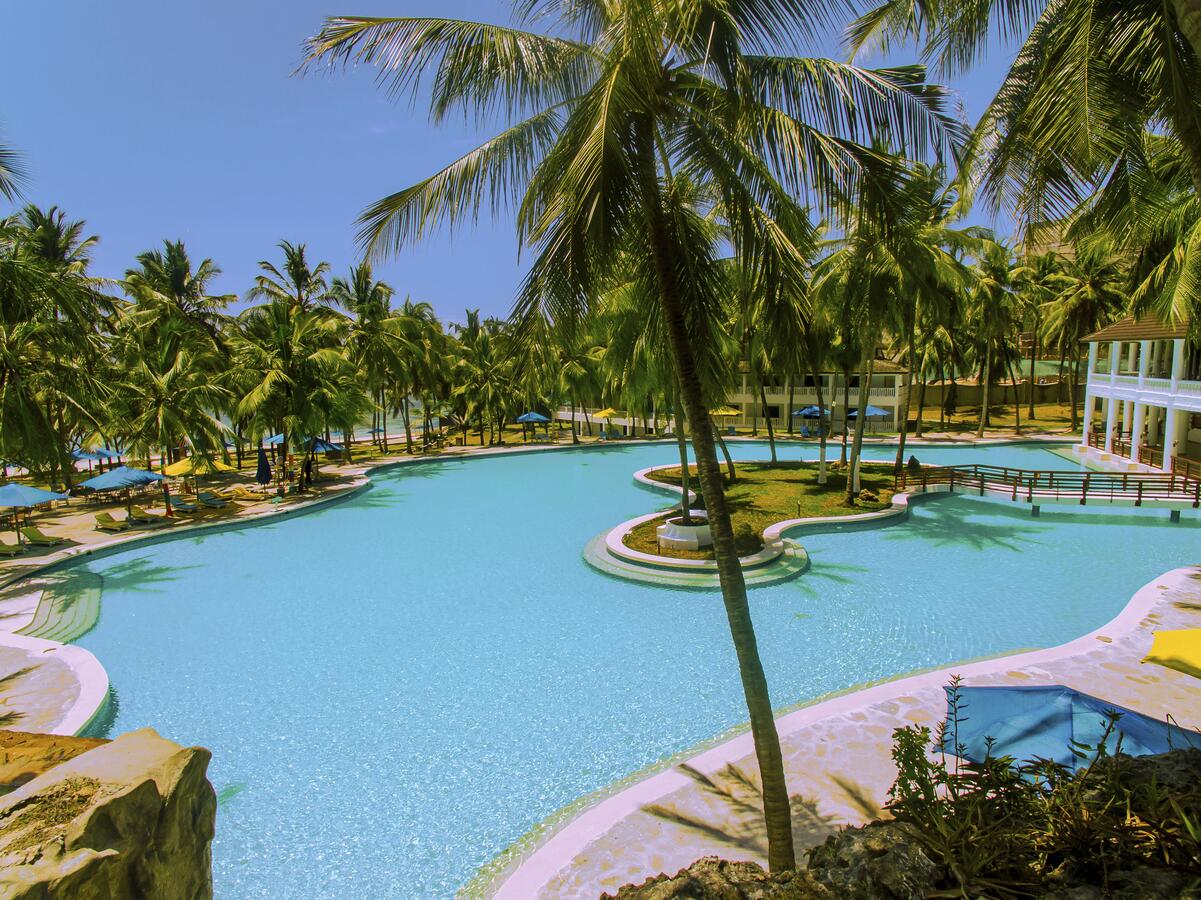 PrideInn Flamingo Beach Resort