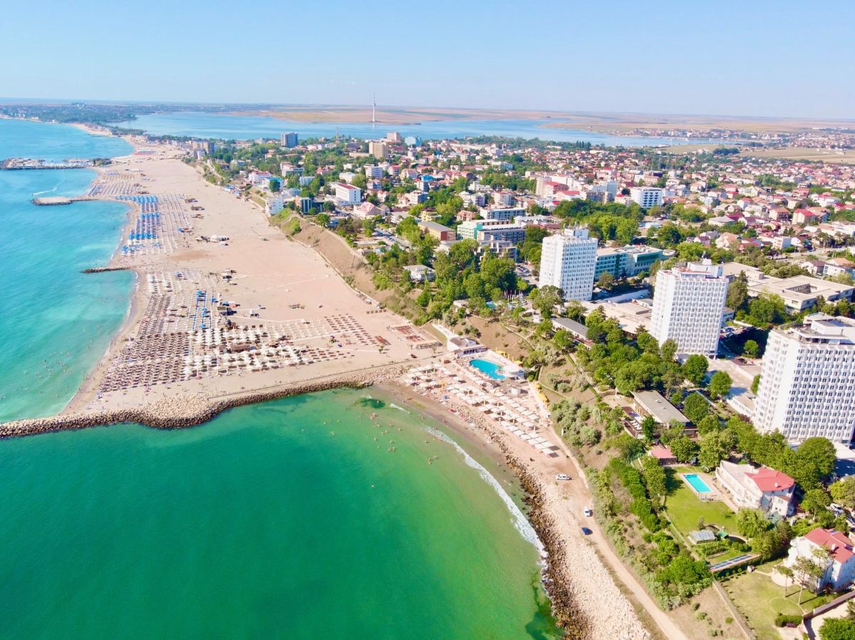 Cât costă un sejur pe litoralul românesc în full sezon