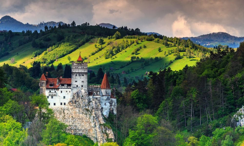 Oferte Paște 2025 România! Pachete cu masă festivă ️